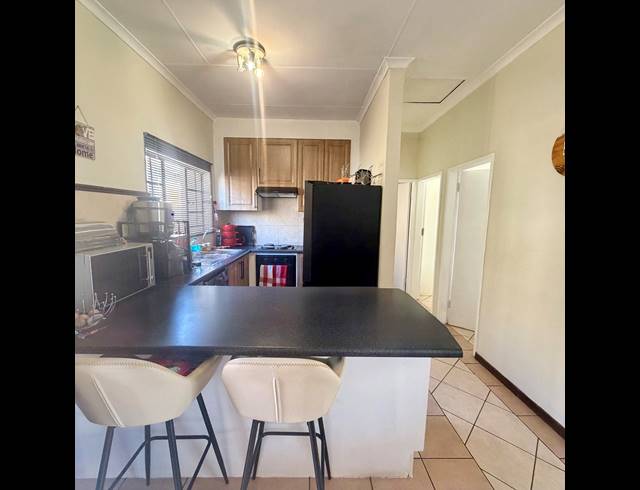 2 BEDROOM CLUSTER FOR SALE IN MOOIKLOOF RIDGE